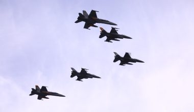 Εντυπωσιακή αεροπορική επίδειξη στον Φλοίσβο για τα 95 χρόνια Πολεμικής Αεροπορίας – Δείτε φωτογραφίες