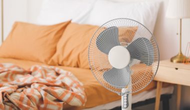 Οι ειδικοί προειδοποιούν: Να γιατί δεν πρέπει να κοιμόμαστε με ανοιχτό τον ανεμιστήρα