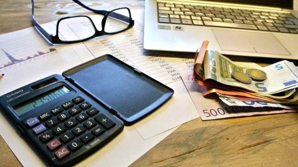 ΑΑΔΕ: Μέχρι πότε η προθεσμία για έκπτωση 4% στις φορολογικές δηλώσεις