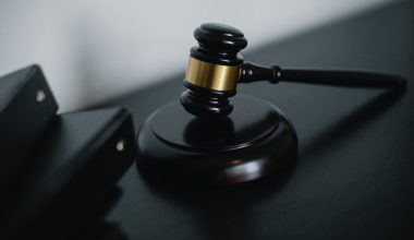Στον δρόμο κινδυνεύει να βρεθεί γυναίκα 103 ετών: Βγαίνει το σπίτι της σε πλειστηριασμό (βίντεο)