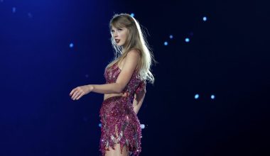 «Κρυφή» επίσκεψη της Τέιλορ Σουίφτ στην Αθήνα για γάμο στενού φίλου του συντρόφου της