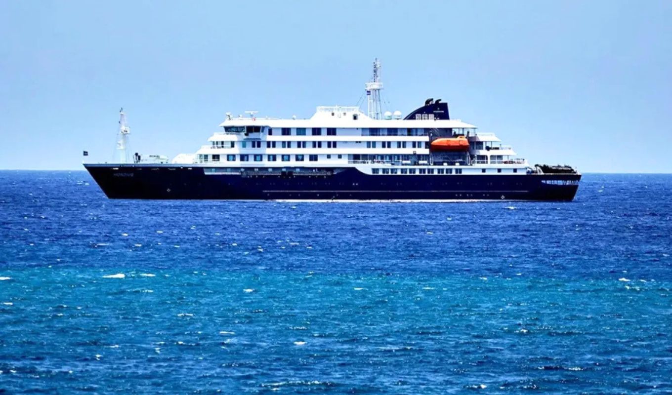 Έδεσε στην Τενερίφη το κρουαζιερόπλοιο με τα κρούσματα χανταϊού – «Άνευ προηγουμένου» η επιχείρηση που στήθηκε