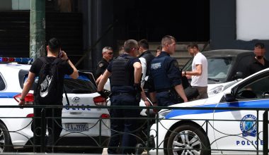 «Σας παρακαλώ με πυροβόλησε!»: Βίντεο ντοκουμέντο με την 43χρονη στην Καλλιθέα να ζητά βοήθεια από περαστικούς