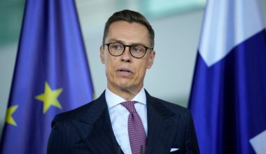 Α.Στουμπ: «Ήρθε η ώρα η Ευρώπη να μιλήσει απευθείας με τη Ρωσία»