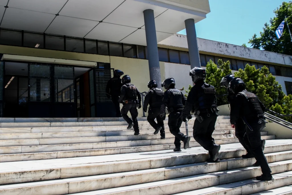 Επεισόδια στο ΑΠΘ: Σε εξέλιξη αυτεπάγγελτη έρευνα της αστυνομίας – Ελεύθεροι οι 39 προσαχθέντες