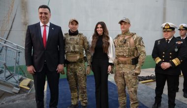 Ταξίδι «αστραπή» για την Κίμπερλι Γκιλφόιλ στην Σούδα