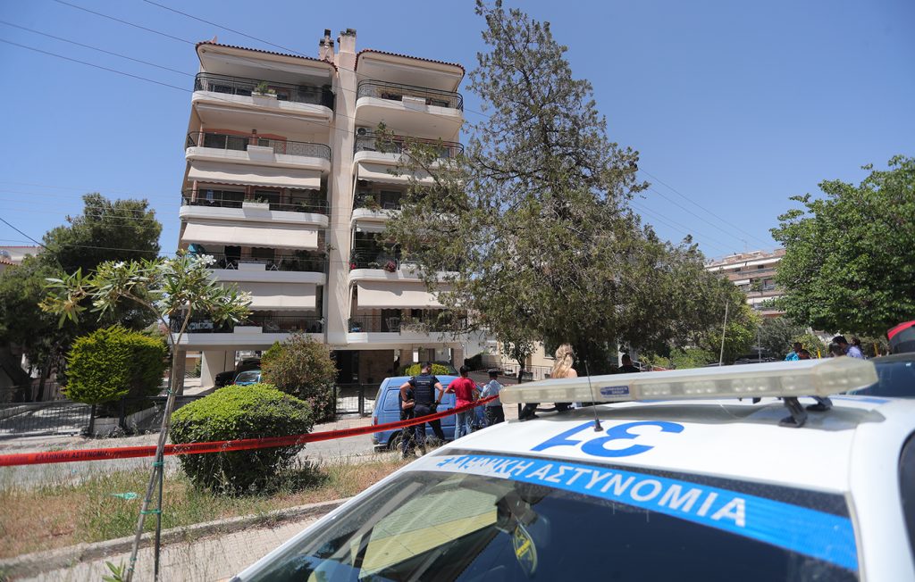 Ηλιούπολη: Το συγκλονιστικό  βίντεο από την στιγμή που οι δύο 17χρονες πέφτουν στο κενό (σκληρά πλάνα)