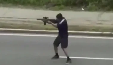 Πανικός στην Μασαχουσέτη: Ένοπλος άνοιξε πυρ με πολυβόλο σε αυτοκινητόδρομο – Τουλάχιστον 11 τραυματίες (βίντεο)