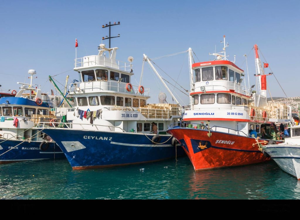 Προσπάθεια της Άγκυρας για «θερμό» επεισόδιο: Εισβολή αλιευτικών στα Εθνικά Χωρικά Ύδατα  σε Σύρο και Τήνο