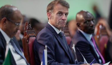 Ο Γάλλος πρόεδρος Ε.Μακρόν προσπαθεί να κατηγορήσει τη Ρωσία για τα αντιγαλλικά αισθήματα  στην Αφρική!
