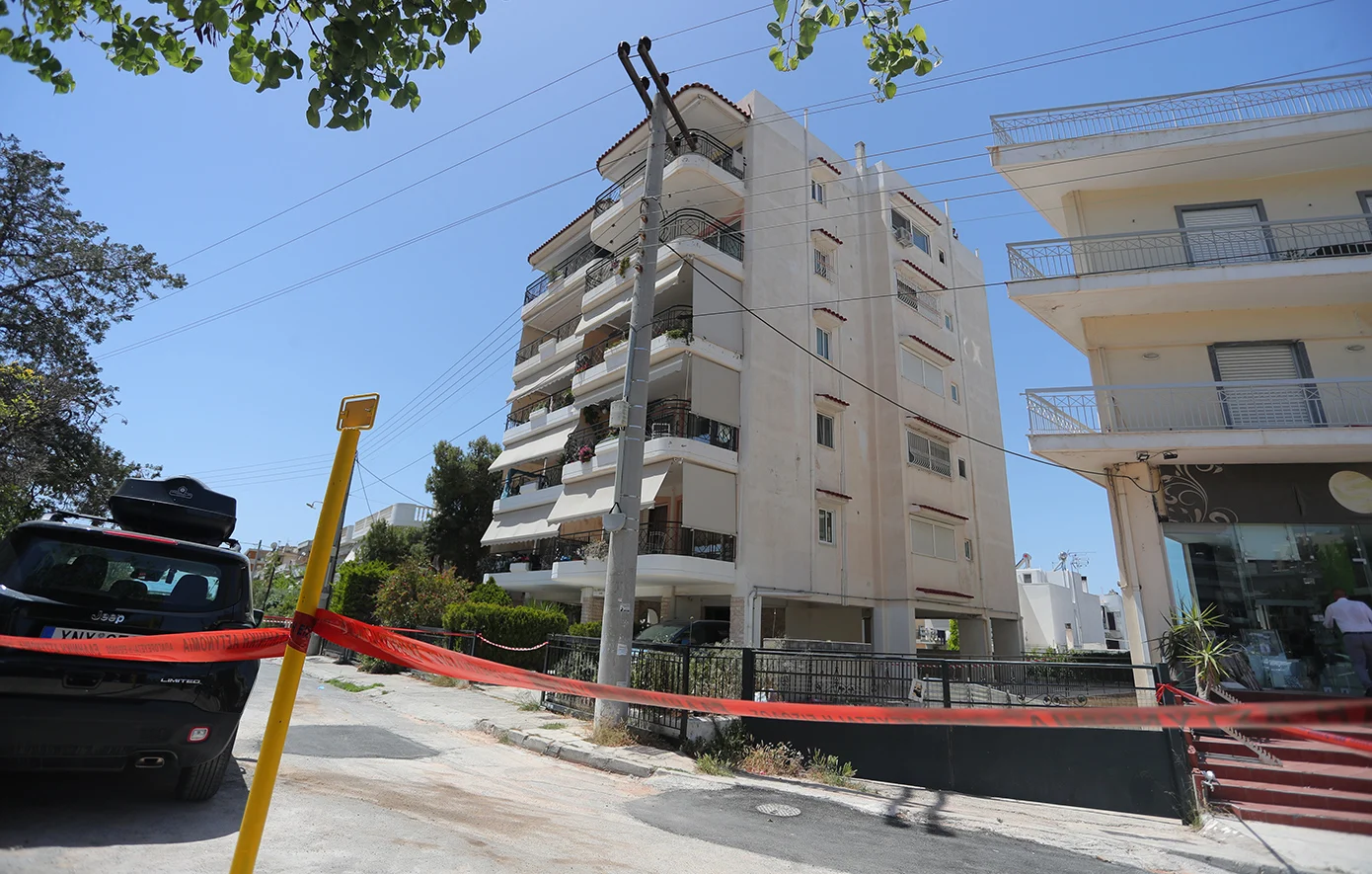 Ο καθηγητής των κοριτσιών από την Ηλιούπολη απάντησε για το αν είχαν δείξει σημάδια πριν την πτώση τους (βίντεο)