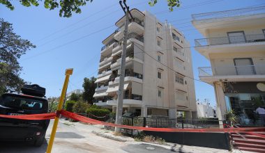 Τραγωδία στην Ηλιούπολη: «Μάχη» για τη ζωή της δίνει η 17χρονη – Σχεδίαζαν από καιρό τη «βουτιά θανάτου»