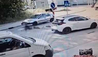 Ιωάννινα: Η στιγμή που αυτοκίνητο παρασέρνει ανήλικη στη Λεωφόρο Γράμμου (βίντεο)