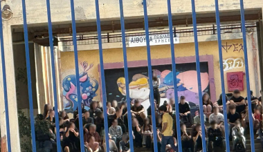 Ανατριχίλα στο σχολείο της 17χρονης που σκοτώθηκε πηδώντας από τον 6ο όροφο στην Ηλιούπολη (φώτο-βίντεο)