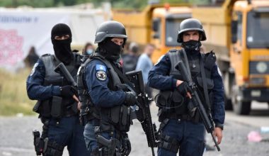Σερβία: Όχημα έπεσε πάνω σε πλήθος διαδηλωτών στο Βελιγράδι – Τραυματίστηκε ηλικιωμένος
