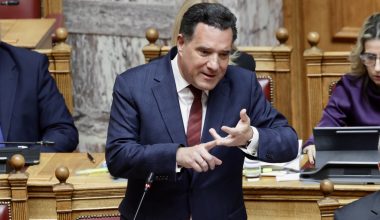 Α.Γεωργιάδης κατά Ν.Ανδρουλάκη: «Κουνάει το δάχτυλο ως κήνσωρ της ηθικής αλλά ας κοιταχτεί στον καθρέφτη»