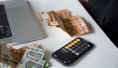 Η ΑΑΔΕ στέλνει «ραβασάκια» σε 12.000 φορολογούμενους που έχουν αποκρύψει εισοδήματα από την εφορία
