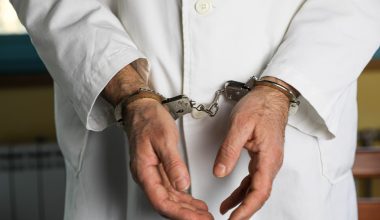 Θεσσαλονίκη: Συνελήφθη νοσηλευτής που άσκησε βία σε ανήλικο ασθενή μέσα σε νοσοκομείο
