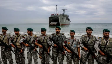 Το Ιράν κατάσχεσε πλοίο «πλωτό-οπλοστάσιο» ανοιχτά του Ομάν – Εξόπλιζε ομάδες προστασίας εμπορικών πλοίων
