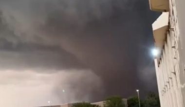 Ισχυρές καταιγίδες και ανεμοστρόβιλοι «σάρωσαν» αρκετές περιοχές της Τουρκίας (βίντεο)