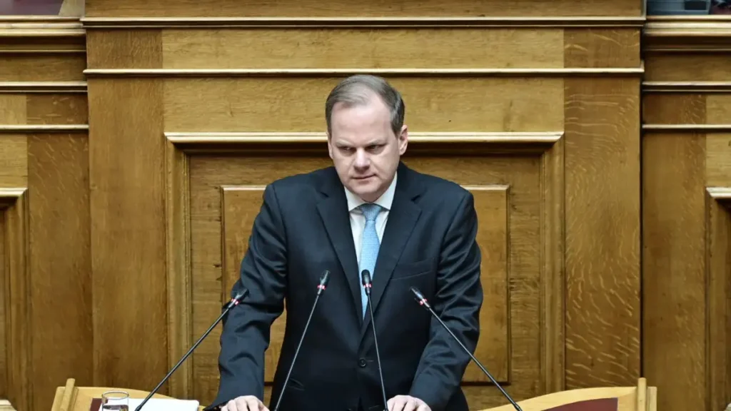Έγκλημα στα Τέμπη: Αίτημα για αναβάθμιση κατηγορητηρίου κατά του Κ. Καραμανλή κατέθεσαν δύο οικογένειες θυμάτων