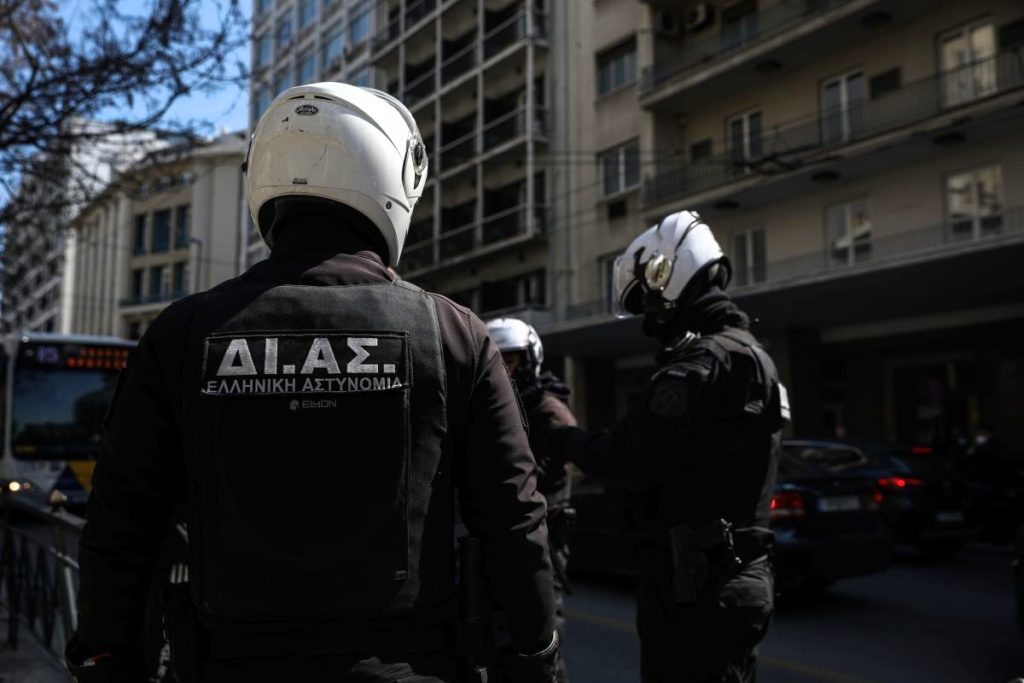 Άνω Λιόσια: Άγρια επίθεση από τουλάχιστον 80 Ρομά δέχθηκαν αστυνομικοί της ΔΙΑΣ