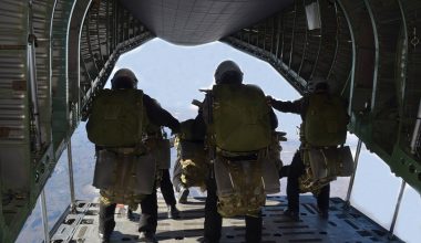 «Τσακίστηκαν» Τούρκοι καταδρομείς που έκαναν άλμα με αλεξίπτωτα στην Καισάρεια
