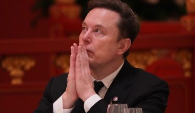 Πεκίνο: Οι ιδιαίτερες… γκριμάτσες του Ε.Μασκ σε φωτογραφίες με CEO κινεζικών εταιρειών (βίντεο)
