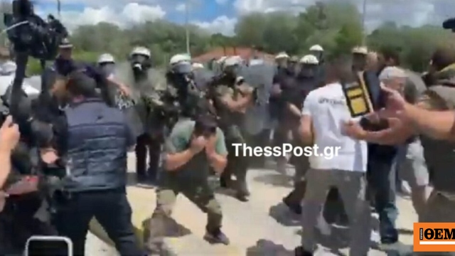 Σέρρες: Επεισόδια ανάμεσα σε αγρότες και ΜΑΤ στο τελωνείο του Προμαχώνα (βίντεο)