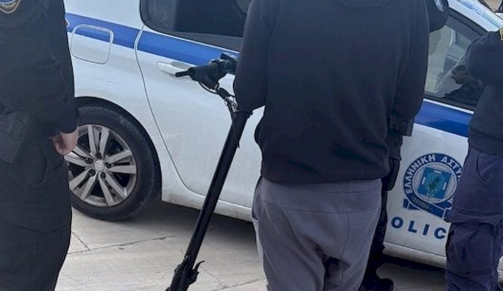 Κινηματογραφική καταδίωξη 17χρονου Αιγύπτιου στη Θεσσαλονίκη που μετέφερε παράνομους μετανάστες πάνω σε… πατίνι