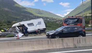 Σοβαρό τροχαίο στην Ιόνια Οδό στο ύψος της Άρτας: Τροχόσπιτο εξετράπη της πορείας του – Τέσσερις τραυματίες
