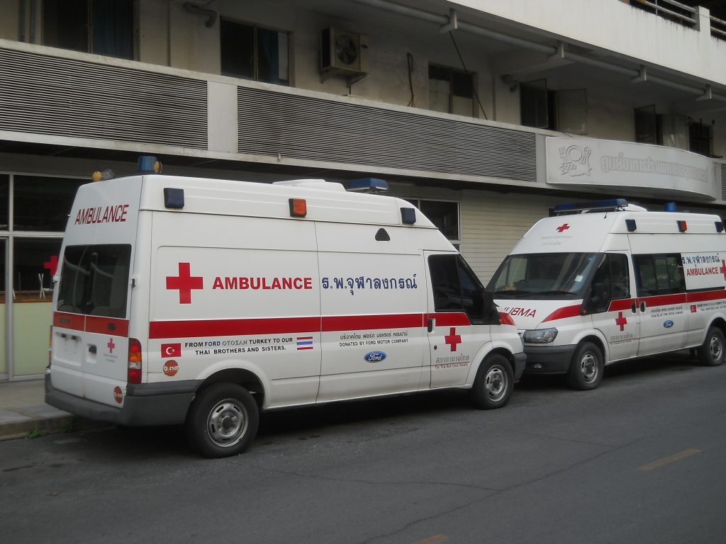 Μπανγκόκ: Εμπορικό τρένο συγκρούστηκε με λεωφορείο – Τουλάχιστον 8 νεκροί και 35 τραυματίες (βίντεο)