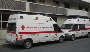 Μπανγκόκ: Εμπορικό τρένο συγκρούστηκε με λεωφορείο – Τουλάχιστον 8 νεκροί και 35 τραυματίες (βίντεο)