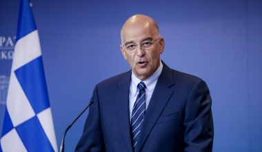 Ν.Δένδιας στο συνέδριο της ΝΔ: «Οι δημοσκοπήσεις προκαλούν προβληματισμό στην κυβέρνηση»