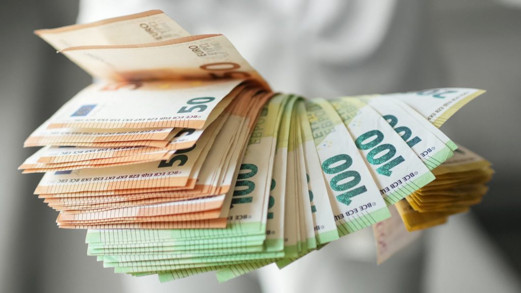 Η Ελλάδα θα αποπληρώσει νωρίτερα το ποσό των 6,9 δισ. ευρώ του εθνικού της χρέους