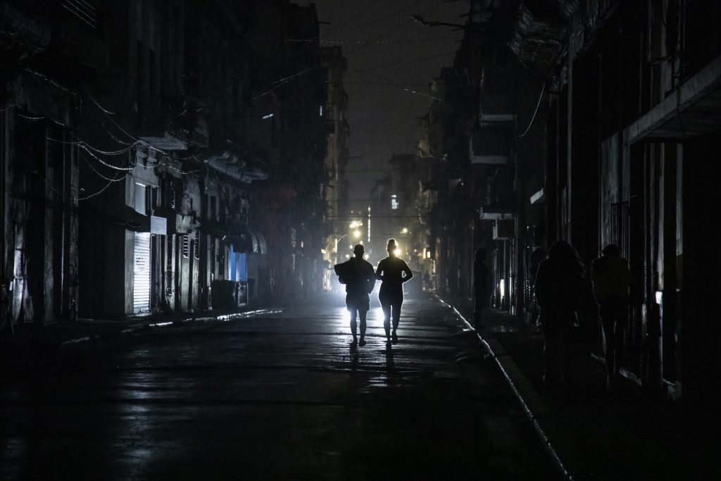 Μετά από σχεδόν δύο χρόνια αποκαταστάθηκε η ηλεκτροδότηση στο μεγαλύτερο μέρος της Κούβας