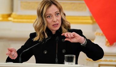 Η Τ.Μελόνι συναντήθηκε με τον πρωθυπουργό του Κουβέιτ σεΐχη Αχμάντ Αμπντουλάχ Αλ-Αχμάντ Αλ-Σαμπάχ