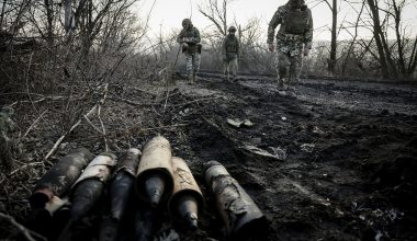 Μαζική ουκρανική επίθεση με drones στην Ρωσία: Ζημιές σε τουλάχιστον μία πετρελαϊκή εγκατάσταση (βίντεο)