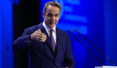 «Την ιστορία την γράφουν οι παρόντες»: Το «καρφί» Κ.Μητσοτάκη σε Κ.Καραμανλή και Α.Σαμαρά