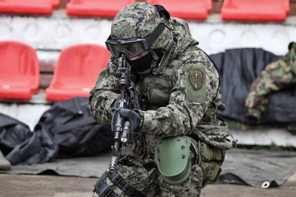 H Spetsnaz δεν αστειεύεται: Εξόντωσε με απίστευτη ταχύτητα Ουκρανό που μετέφερε τραυματία στρατιώτη (βίντεο)