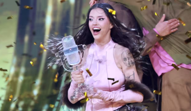 Eurovision: Ποια είναι η 27χρονη Dara που «σάρωσε» και κατέκτησε την 1η θέση – Η νίκη που κανείς δεν περίμενε