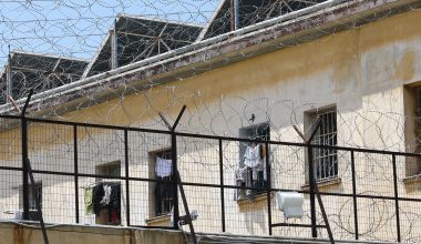 Φυλακές Κορυδαλλού: Αλλοδαπός ισοβίτης επιτέθηκε σε συγκρατούμενούς του – Απαιτούσε χρήματα