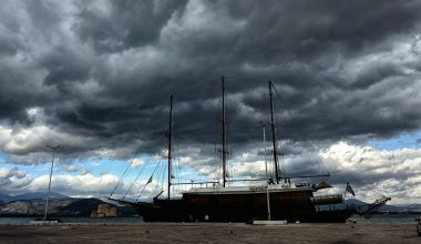 «Φθινοπωρινό» σκηνικό μέχρι τέλη Μαΐου: Επιμένουν οι βροχές και οι χαμηλές θερμοκρασίες