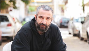 Αγνώριστος ο Α.Σερβετάλης: Η μεταμόρφωσή του για τις ανάγκες του ρόλου του ως «Άγιος Ιωσήφ» (βίντεο)