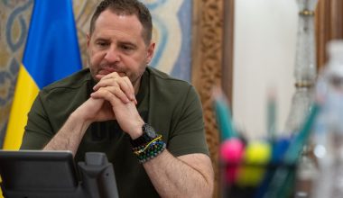 Αντρίι Γέρμακ: Το πρώην «δεξί χέρι» του Ζελένσκι ξηλώθηκε πολύ «χοντρά» για να μείνει ελεύθερος με εγγύηση