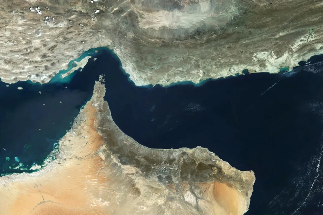 «Hormuz Safe»: Το Ιράν ξεκινάει την ασφάλιση πλοίων με Bitcoin για τα Στενά του Ορμούζ