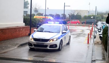 Αυτοκίνητο στη Θεσσαλονίκη βγήκε εκτός ελέγχου: Τραυματίστηκαν σοβαρά δύο άτομα