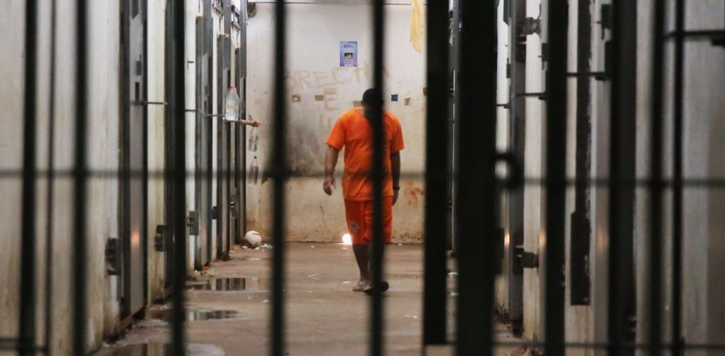 Πρωτοποριακό σύστημα στην Βραζιλία: Βάζει τους φυλακισμένους να διαβάζουν βιβλία για να μειωθούν οι ποινές τους!