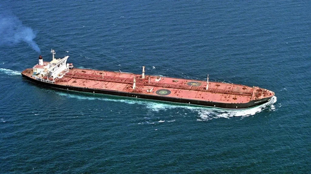 Reuters: Ρωσικό τάνκερ με LNG έφτασε στην Κίνα μετά από έξι μήνες στη θάλασσα