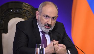 Bίντεο: Ο N.Πασινιάν έχασε την ψυχραιμία του κατά τη διάρκεια προεκλογικής συγκέντρωσης και φώναζε σε γυναίκα!